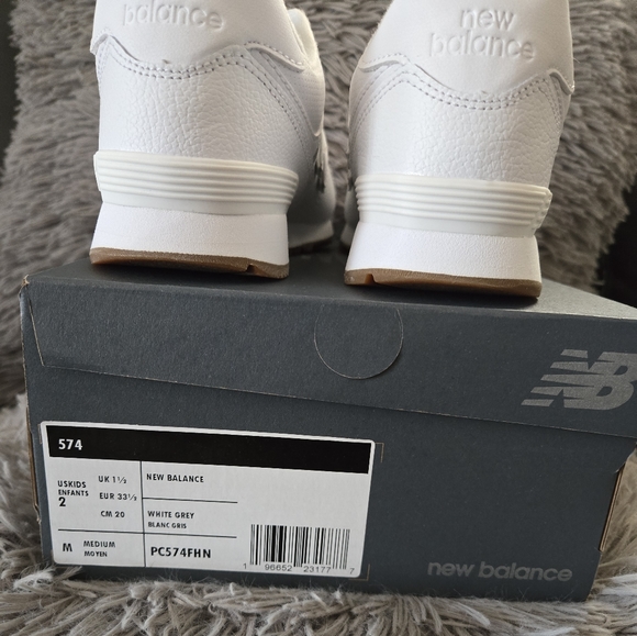 Kids New Balance 574 size 2m white/Grey - Picture 4 of 4